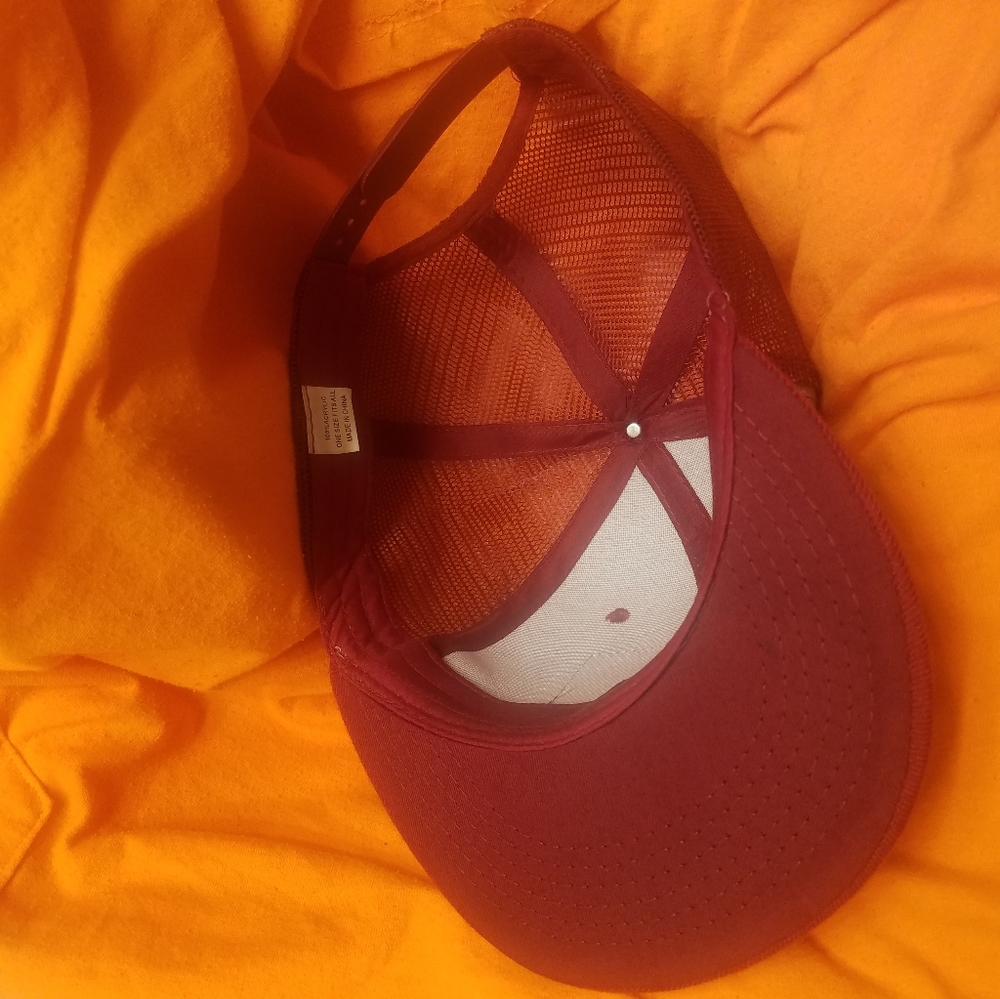 Snap back hat - Picture 2 of 2